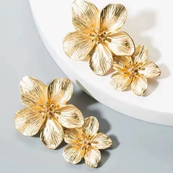 Gold Floral | elegant earrings | jewellery - Picture 1 of 8